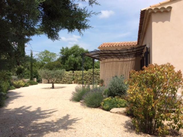 Mazet De La Lavande Uzes Exterior photo